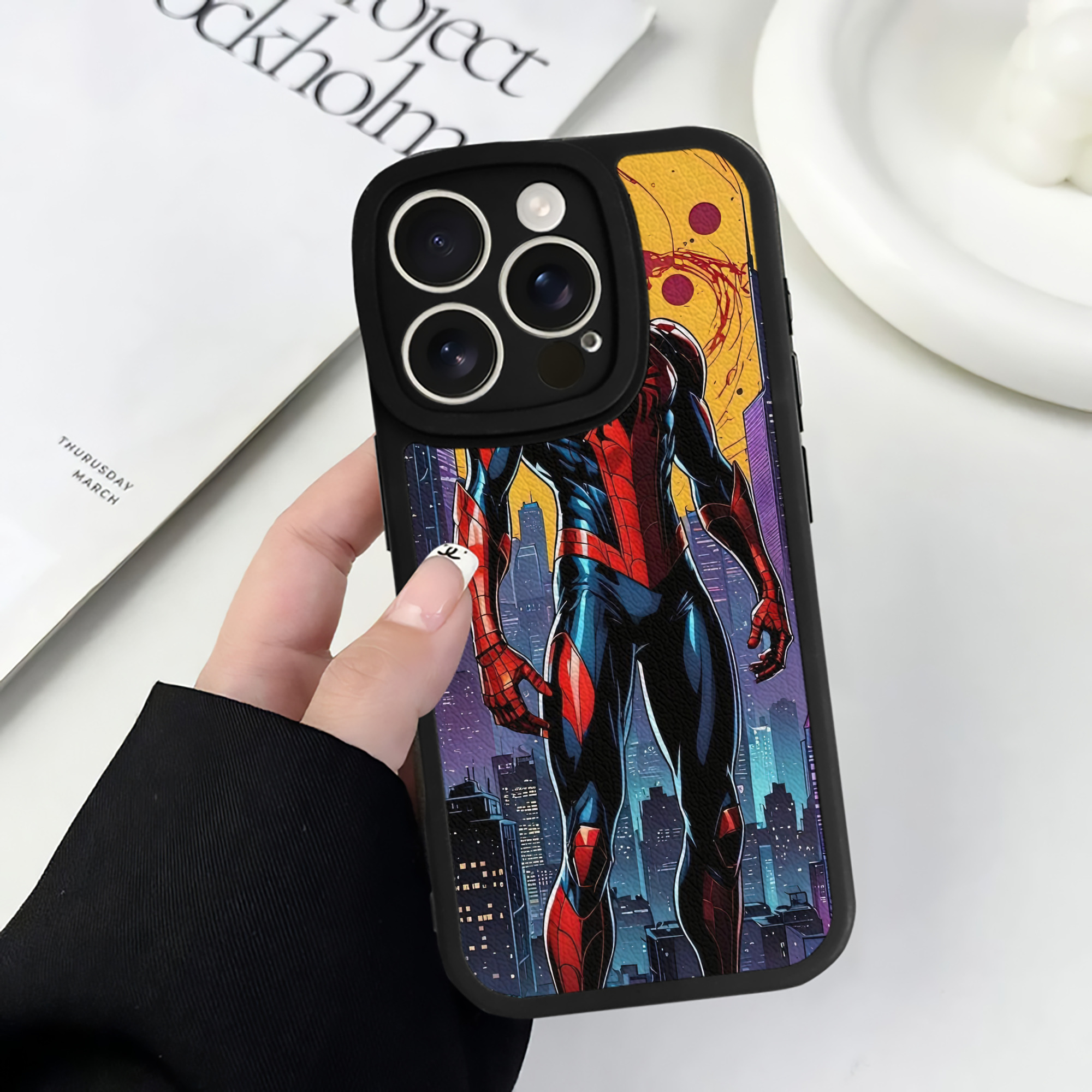 Spider Man スパイダーマン 【iPhone 16シリーズ対応】シリコンスマホケース（レザー調） 材質：シリコン